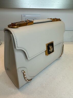 Elegant Cream Leather Shoulder Bag with Gold Hardware